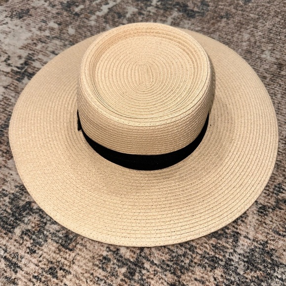 Liz Claiborne Straw Hat With Black Band OSFA - Picture 1 of 4